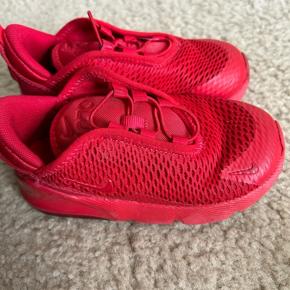 Red nikes - Picture 3 of 4